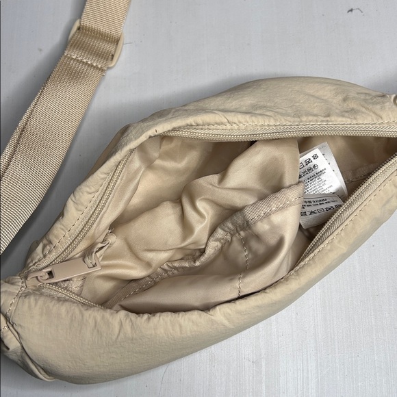 Gap Shoulder Bag - Picture 6 of 13